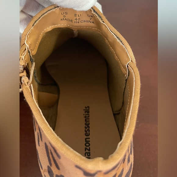 Leopard Style Zippered Ankle Boots | Low heel | Size 9 - Picture 9 of 14